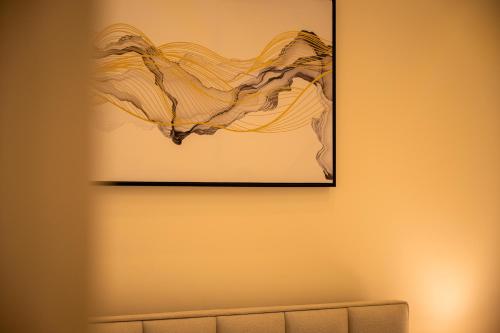 a picture of a bird on a wall at جناح بانورامي in Jeddah