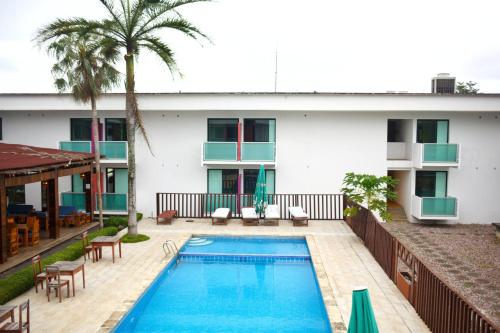 Bazén v ubytování MINA Hotel Libreville nebo v jeho okolí