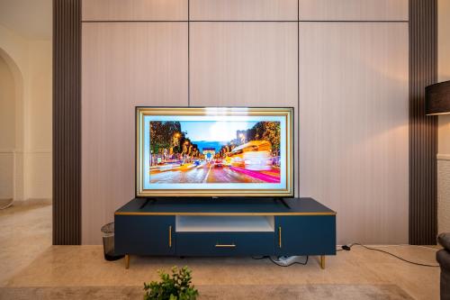 a television sitting on top of a blue cabinet at جناح بانورامي in Jeddah