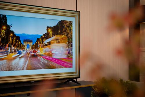 a television screen with a picture of a bus at جناح بانورامي in Jeddah