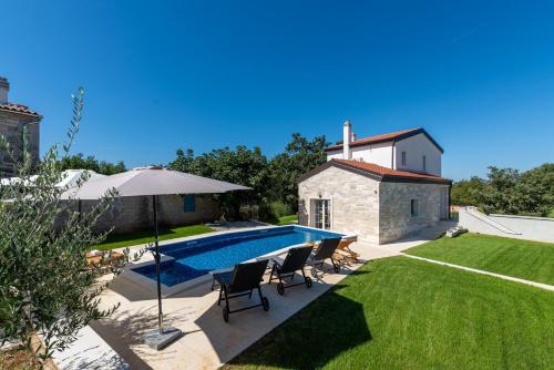 Villa Nina with private pool and BBQ near Poreč