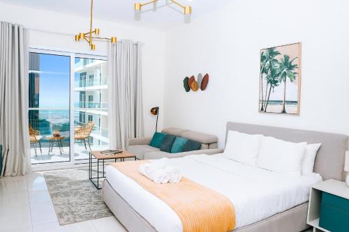 Skyline Views, Fully Equipped Studio with Balcony, Near Burj Khalifa