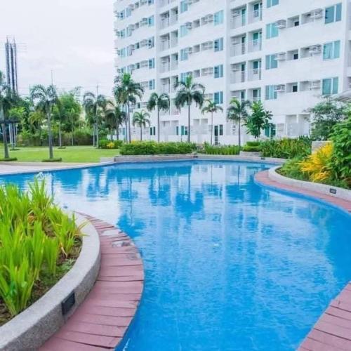 Alabang Staycation by Calvinの敷地内または近くにあるプール