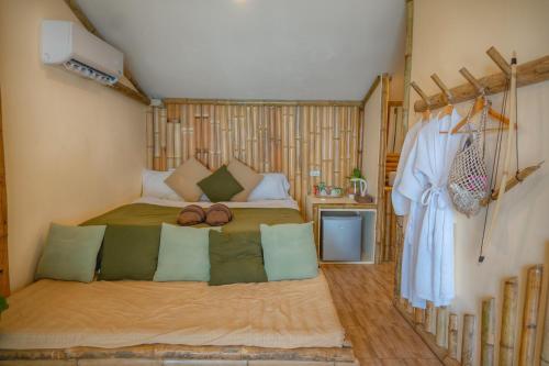 a bedroom with a bed in a room at Bamboo Seaview Koh Larn Second Floor - 2nd Floor in Ko Sak