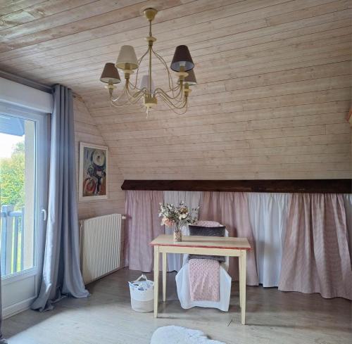 Φωτογραφία από το άλμπουμ του La Crinière d'Or Une chambre raffinée pour une parenthèse de douceur en normandie σε Bonneville-la-Louvet