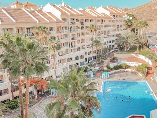 Castle Harbour, Heated Pool, AC and Ocean View, LC517