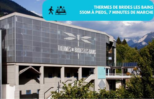 a building with butterflies painted on the side of it at Le Studio Louise Pratique & Central in Brides-les-Bains