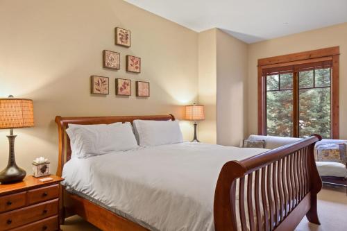 a bedroom with a large bed and a window at Tramontana 1 - Tramontana Trailhead in Telluride