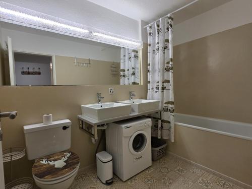 Ένα μπάνιο στο PL203 frisch renovierte lichtdurchflutete Wohnung mit Terrasse