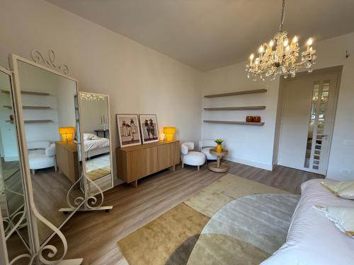 a bedroom with a bed and a mirror at Casa Del Re in Tufo