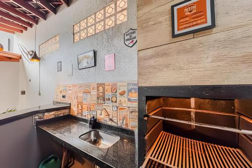 Kuchyň nebo kuchyňský kout v ubytování Casa no Jd Oriental, ar condicionado e vaga