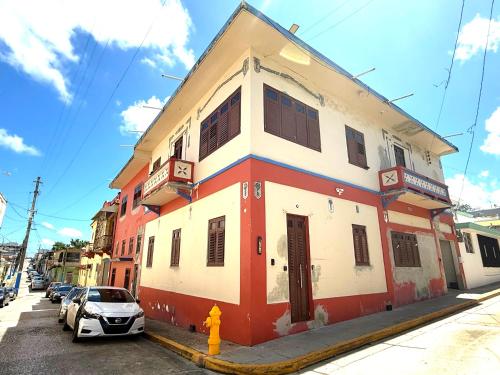 El edificio en el que está el departamento