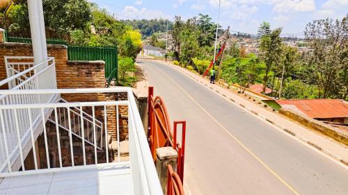 Park View Perch Guest house with Balcony near Downtownにあるバルコニーまたはテラス