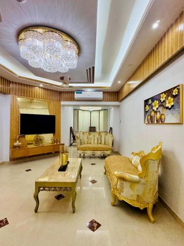 Μια τηλεόραση ή/και κέντρο ψυχαγωγίας στο Luxury Home in Dhaka