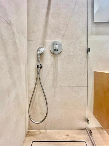 Dafne Athens renovated apartment 170m from Metro