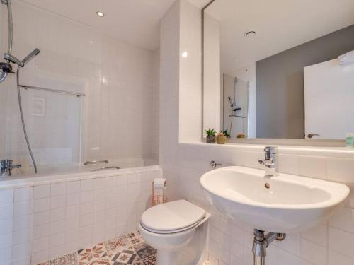 2 Bed Deansgate Apartment City Centre photo 13