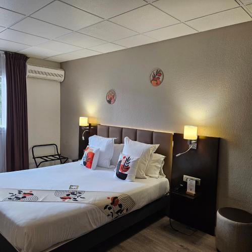 Postel nebo postele na pokoji v ubytování Best Western Terre de Provence