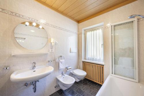 Ένα μπάνιο στο Pivan Apartments