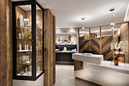 a kitchen with a counter and a sink in a room at MGM Hôtels & Résidences - Résidence Alexane in Samoëns