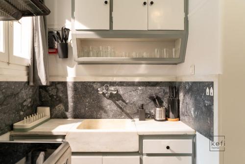 Cozy 3-BDR Flat at Tavros Metro - 10 Min to Center
