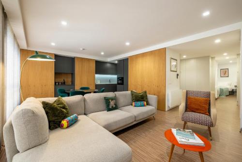 a living room with a couch and a table at Casa Beatriz in Guimarães