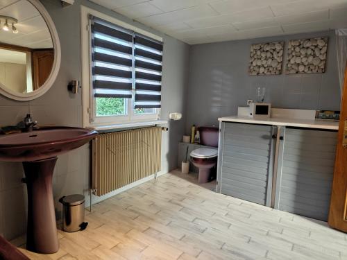 Ένα μπάνιο στο Appartement Aux Deux Cigognes Bis