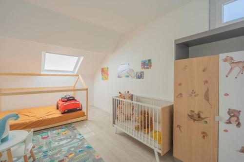 a bedroom with a bunk bed and a crib at Villa Panorama Maison de charme avec jardin in Oyonnax