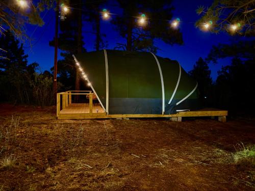 Κήπος έξω από το Starry Skies & Fresh Air Glamping Escape