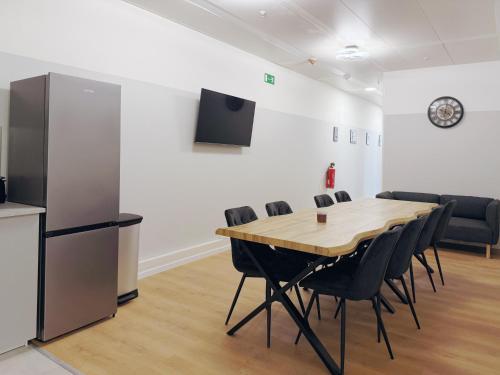 TV a/nebo společenská místnost v ubytování BIG New 7Rooms City Center APARTMENTS and Suites