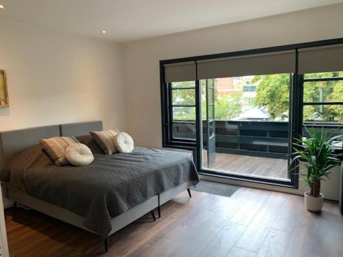 a bedroom with a bed and a sliding glass door at B&B aan de Gracht in Alkmaar