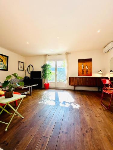 T2 cosy avec jardin privé et terrasses au calme