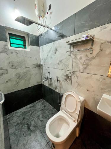 O baie la Kailynn Villa - 4BHK Retreat Near Aster & Amritha