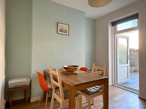 a dining room with a wooden table and chairs at 2 Bedroom House Penarth Town Centre in Cardiff