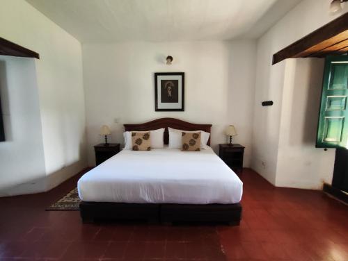 Кровать или кровати в номере Hotel Hacienda El Novillero