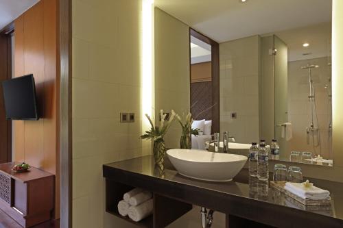 Koupelna v ubytování Golden Tulip Jineng Resort Bali