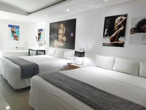 Una cama o camas en una habitación de Maya Sol Hotel