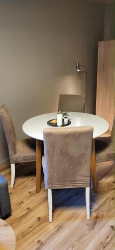 a table and chairs with a white table and a table and chairs at Casa Gamle Bergen in Bergen