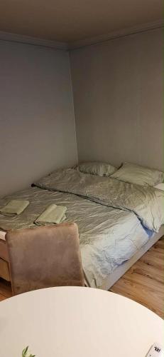 a bedroom with two beds in a room at Casa Gamle Bergen in Bergen