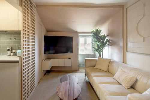 Bairro Alto Rooftop with Balcony and View by Homing