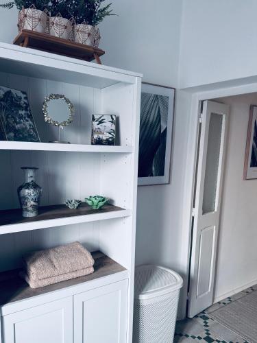 Foto dalla galleria di Boutique House Near Valletta - 2 Stylish Double Bedrooms with Bathrooms, WiFI & Amenities - Non Sharing a Msida