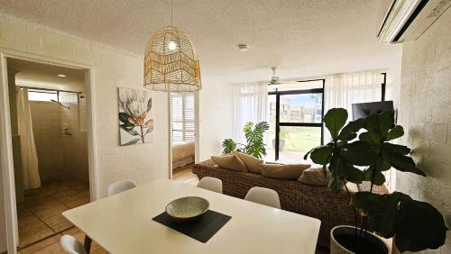 Et opholdsområde på Riverview Kalbarri 47 | Poolside | Pool | Sleeps 4