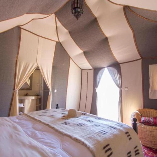 Cama o camas de una habitación en Oriontal Desert Camp