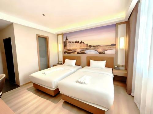 Ένα ή περισσότερα κρεβάτια σε δωμάτιο στο Flower International Hotel