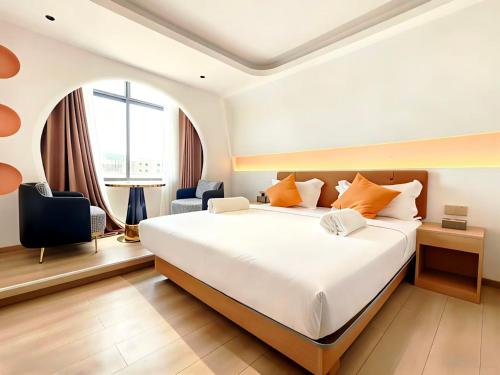 Ένα ή περισσότερα κρεβάτια σε δωμάτιο στο Flower International Hotel