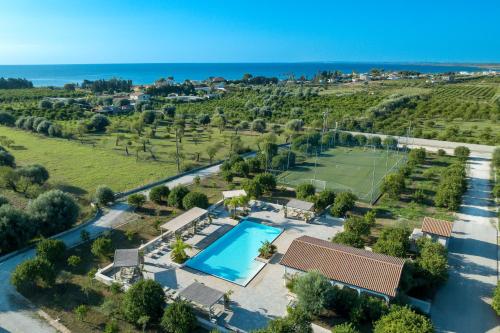 an aerial view of a villa with a pool and a tennis court at Terra Dei Limoni in Noto Marina