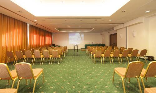 
The business area and/or conference room at Nilhotel
