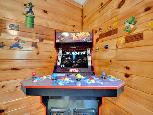 Bilik permainan di The Eagle's Nest Mountain Cabin Gatlinburg