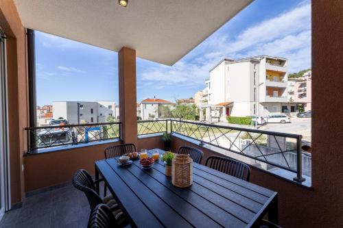Apartments with parking space Podstrana, Split - 24380