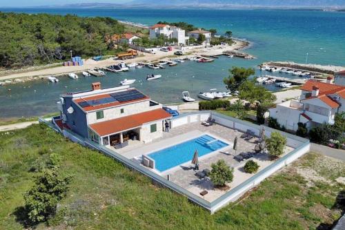 Seaside family friendly house with a swimming pool Vir - 24816