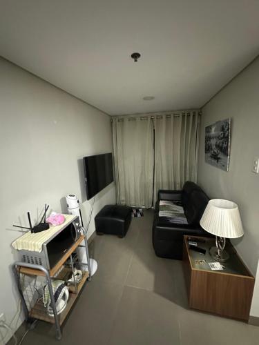 Televisyen dan/atau pusat hiburan di Baguio Central Apartment by Goshenland